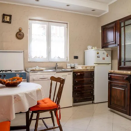 Deluxe With Garden In Vomero Apartment