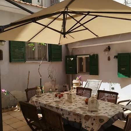 Deluxe With Garden In Vomero *